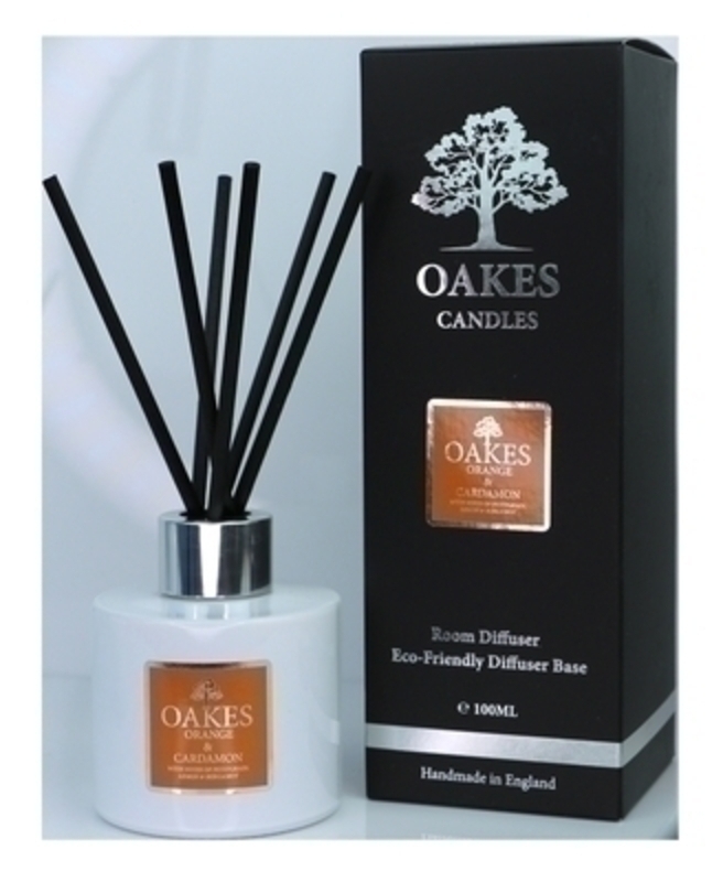 Oakes Vegan friendly artisan luxury diffuser for your home in Orange and Cardamon. Made locally in Liverpool.  The diffuser liquid is housed in simple cylindrical white glassware with a silver screw on cap. The 100ml Diffuser is elegantly finished with a metallic silver label. Each diffuser has black natural fibre reeds designed to give you the maximun throw of fragrance from your diffuser. Finally this luxury Oakes Diffuser is elegantly packaged in a bespoke stylish foil Oakes Presentation Box.